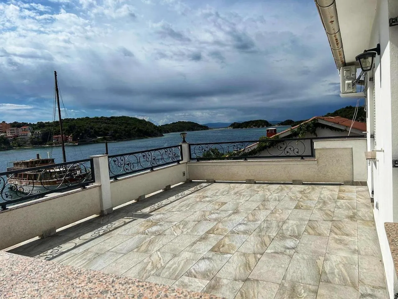 Kuki Appartements Rab Supetarska Draga Croatia